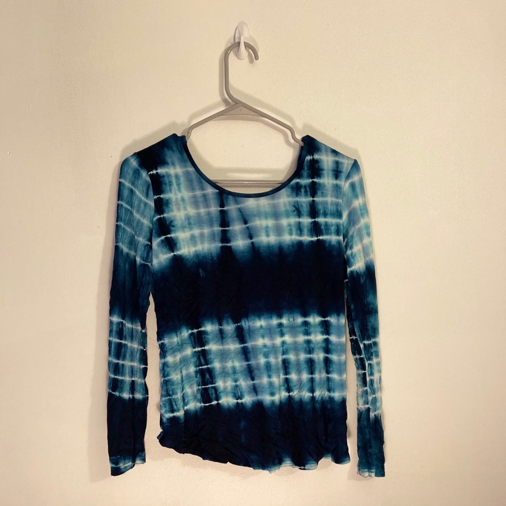 Lulus Long sleeve twisted-open back shirt